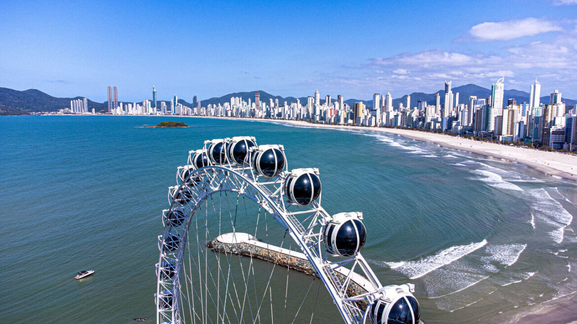 Balneário Camboriú: O Epicentro do Investimento Imobiliário no Brasil para 2025